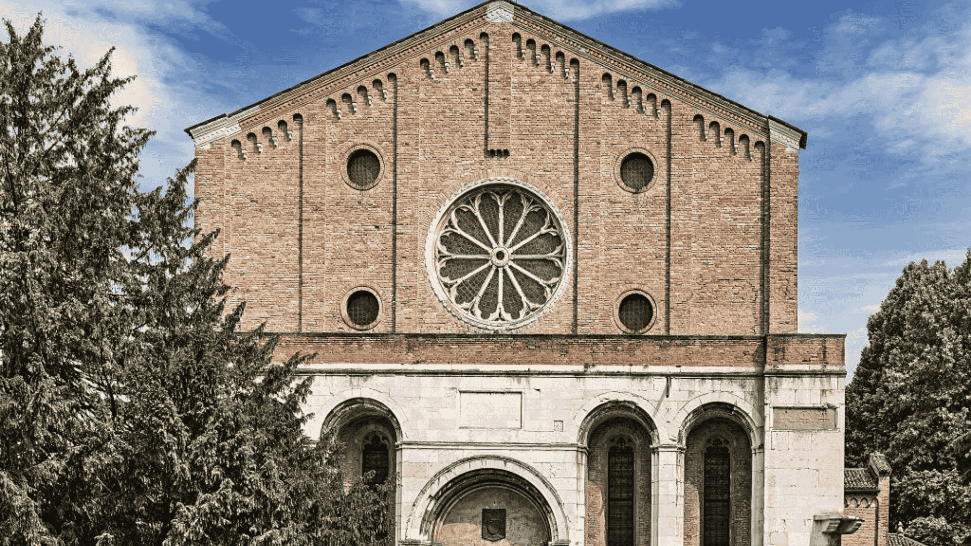 Admire the Church of the Eremitani